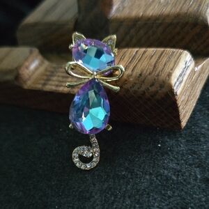 Purple Blue Cat Crystal Brooch Pin with Gold Bow